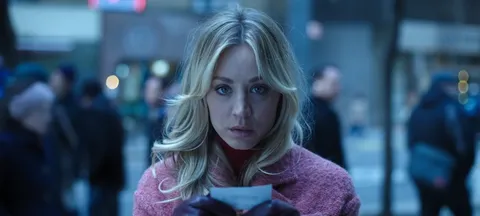 the flight attendant hbo serie kaley cuoco esquire 4 1606345687