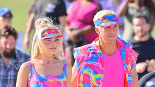 margot robbie and ryan gosling on rollerblades film new news photo 1688491306