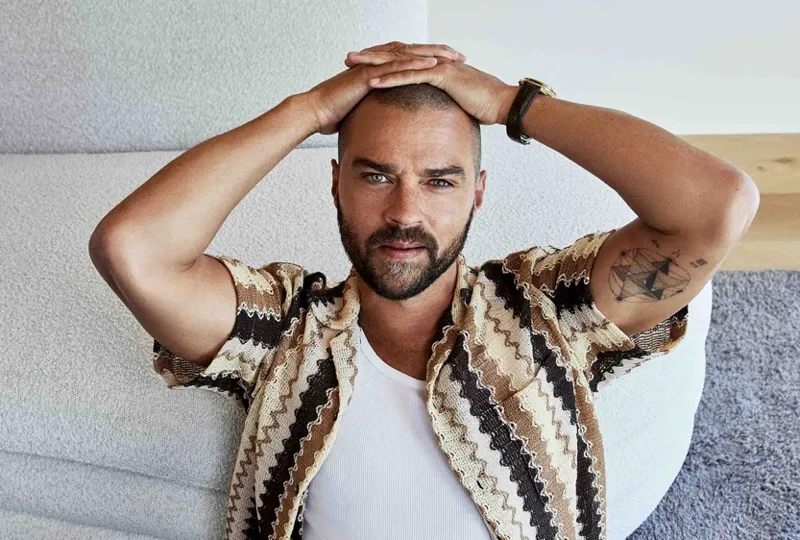 Jesse Williams como Daniel De Luca en Hotel Costiera en la Costa Amalfitana.