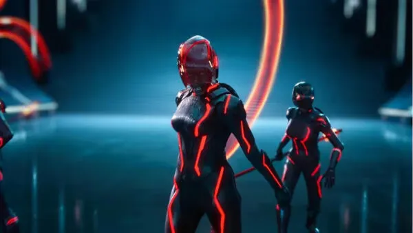 Jodie Turner Smith como Athena