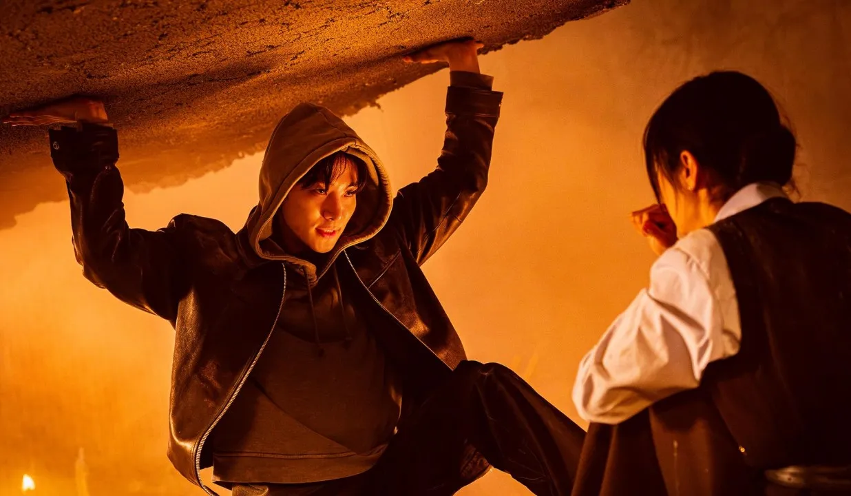 Escena con poderes y acción en Cashman – Cashman escena acción superpoderes y dilema moral