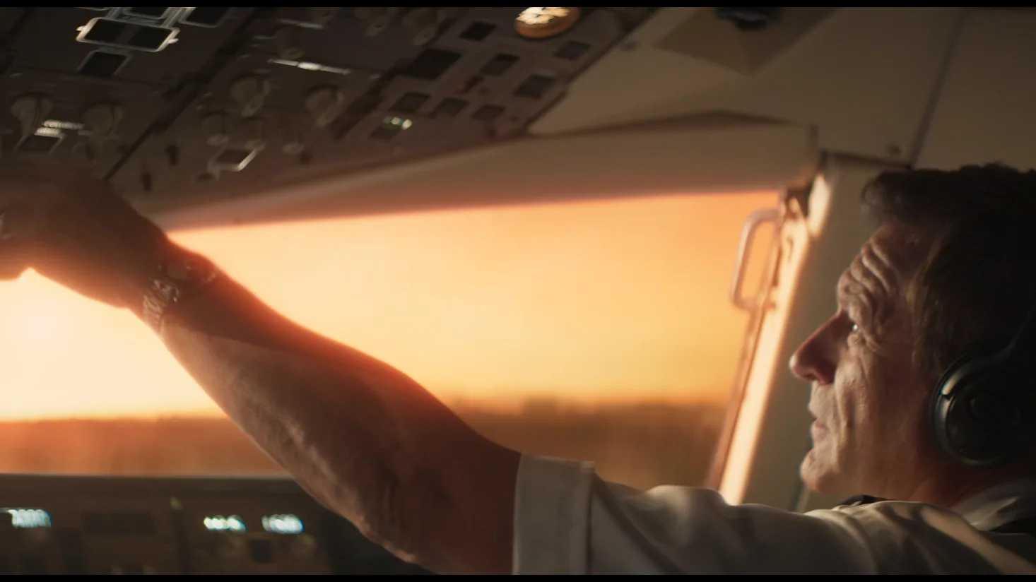 Impacto Mortal: Un accidente aéreo y sobrevivencia en medio de tiburones 2 DEEP WATER TRAILER 1 ONLINE FINAL 01 TXTLS SPLTS 2398 HQ 1920x1080.mov.01 00 14 04.Imagen fija003 edited